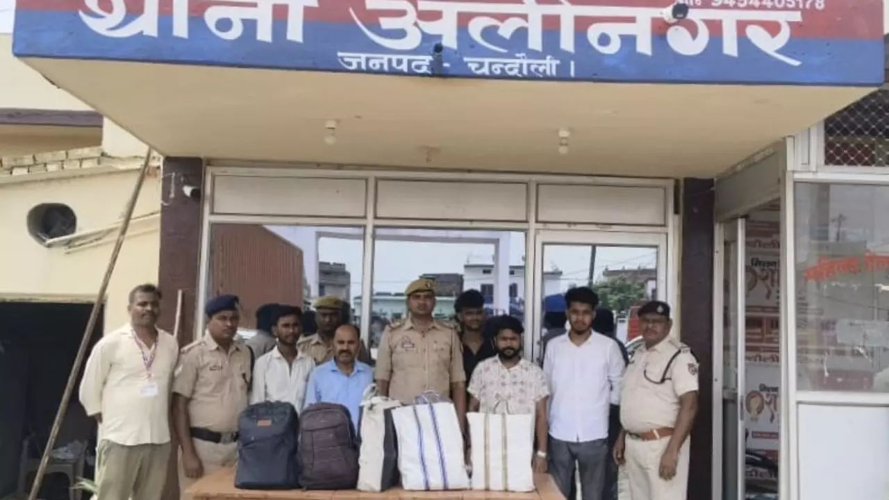 Chandauli News: अलीनगर पुलिस और आरपीएफ की संयुक्त कार्रवाई,भारी मात्रा में अवैध शराब बरामद, एक नाबालिग सहित पांच तस्कर गिरफ्तार