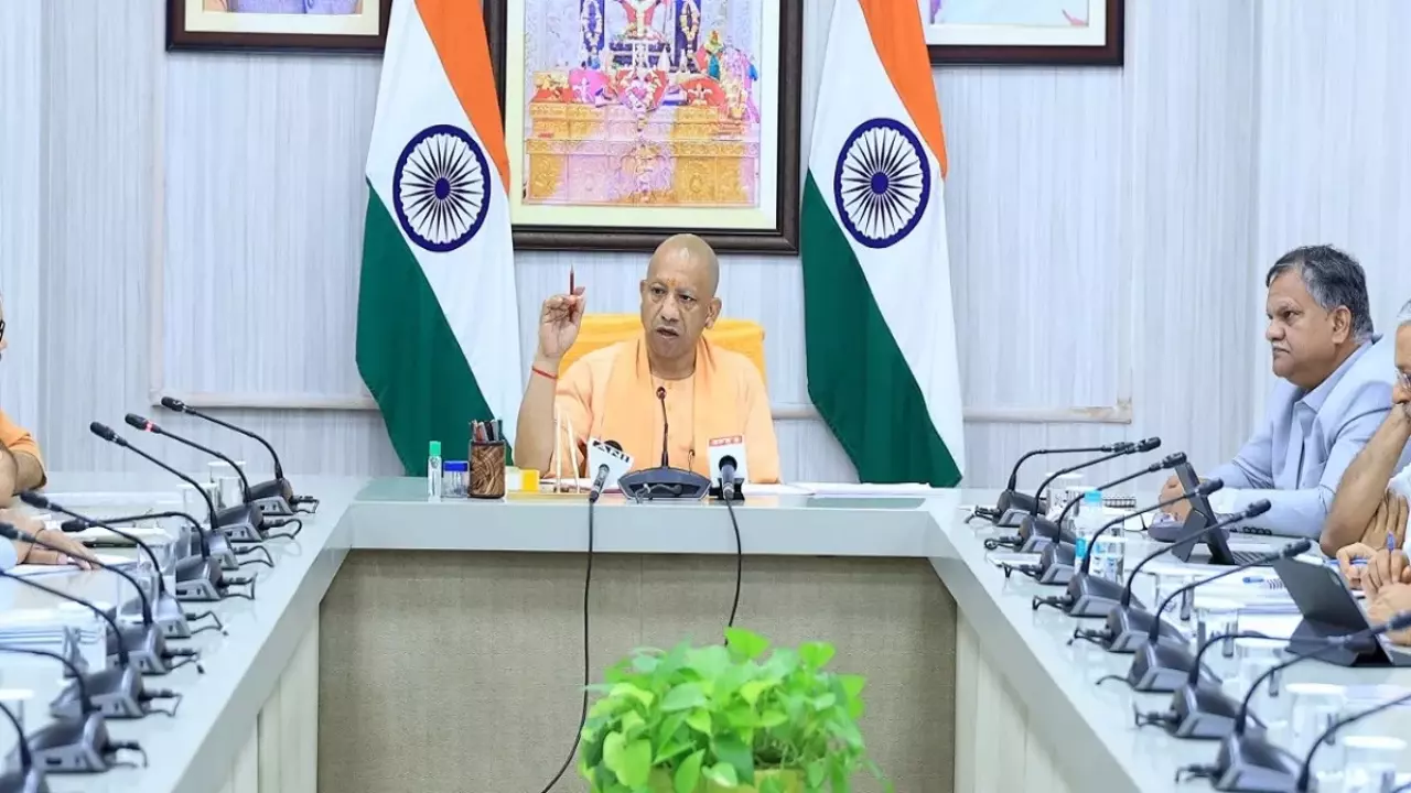 UP News: कावड़ यात्रा को लेकर सीएम योगी ने की बड़ी बैठक: सुरक्षा-व्यवस्था को लेकर अफसरों को दिए सख्त निर्देश, शिव-भक्तों से क्या की अपील!