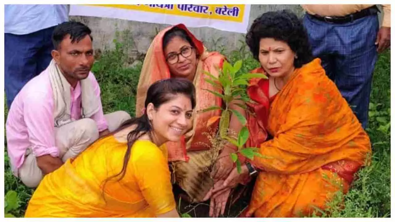 Bareilly News: अखिल विश्व गायत्री परिवार के वरिष्ठ पदाधिकारियों ने किया पौधारोपण, लोगों को किया जागरूक Bareilly News: अखिल विश्व गायत्री परिवार के वरिष्ठ पदाधिकारियों ने किया पौधारोपण, लोगों को किया जागरूक