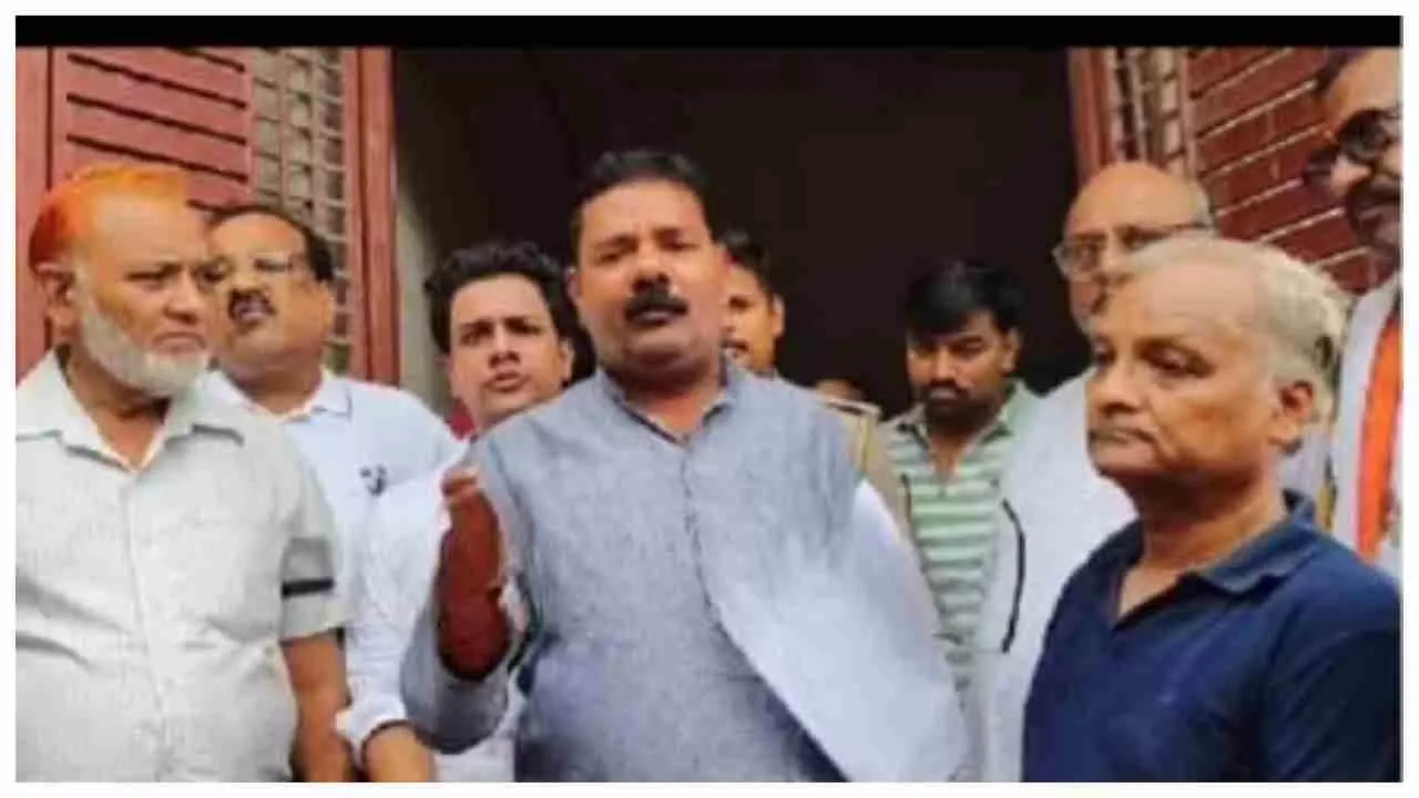Etah News: घुँघरू-घंटी निर्माण अनिश्चितकाल के लिए बंद, विधायक व एसडीएम को सौंपे गए ज्ञापन