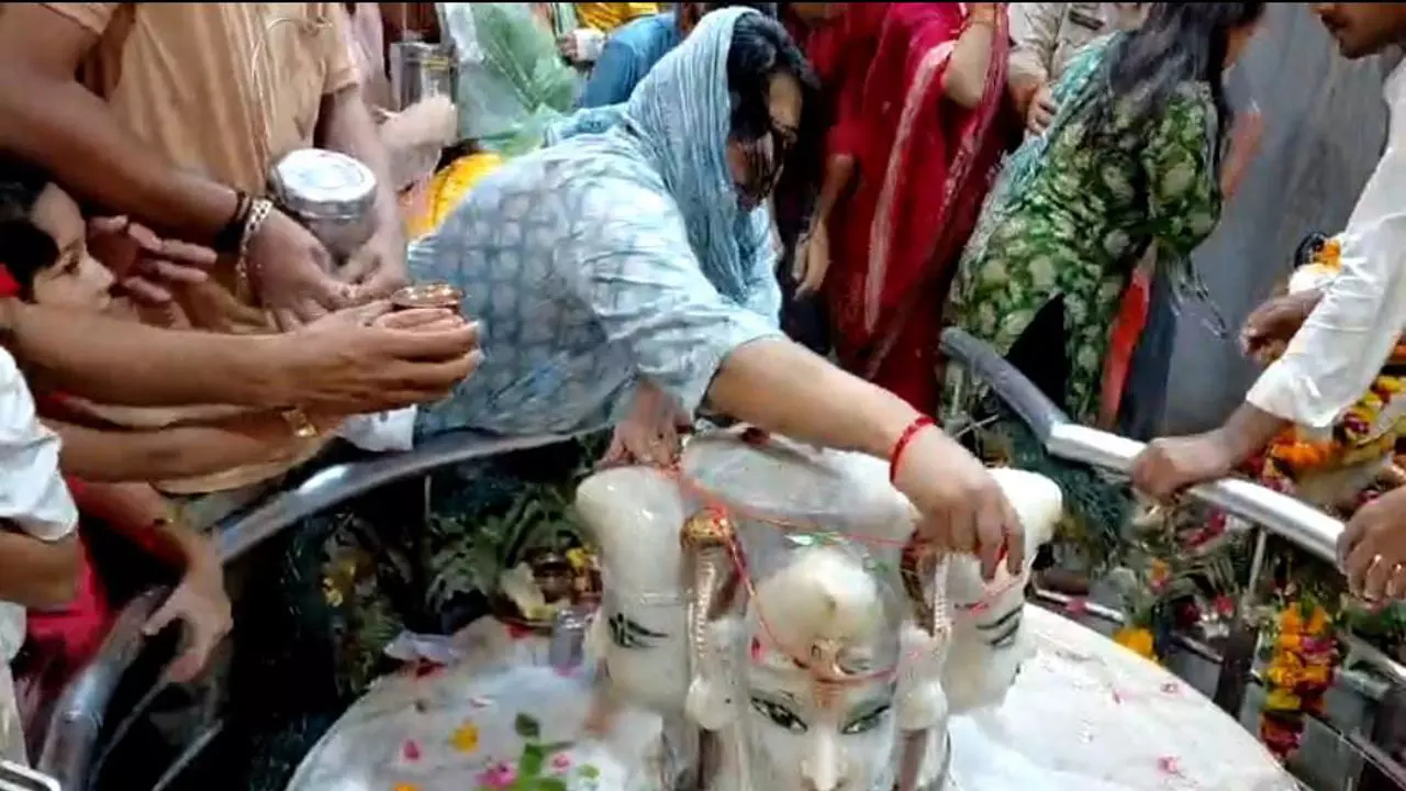 Etah News: सावन के पहले सोमवार पर उमड़ा श्रद्धा का सैलाब,  आस्था की मिसाल बनी एटा की शिव नगरी