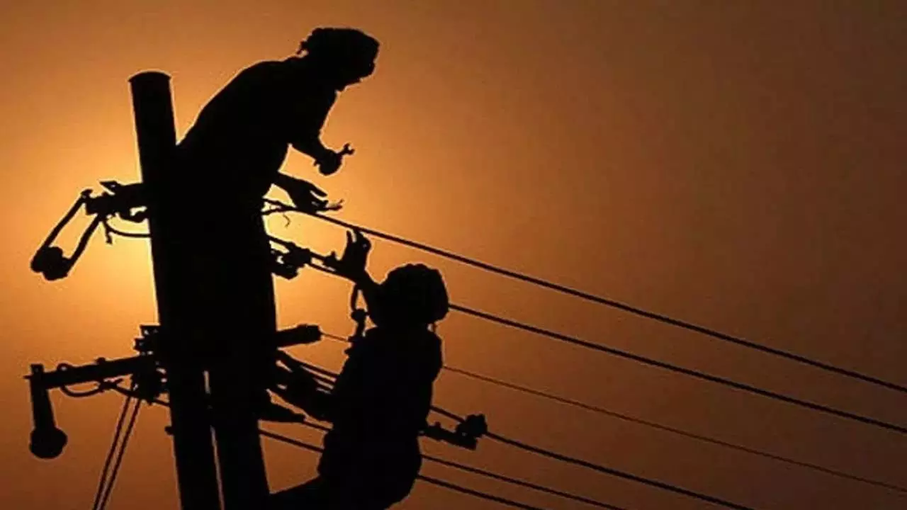 अंधेरे में डूबा पाकिस्तान! कराची में लोगों का फूटा गुस्सा, लाखों गाड़ियों का लगा जाम, क्या देश में भड़क रही है विद्रोह की चिंगारी?