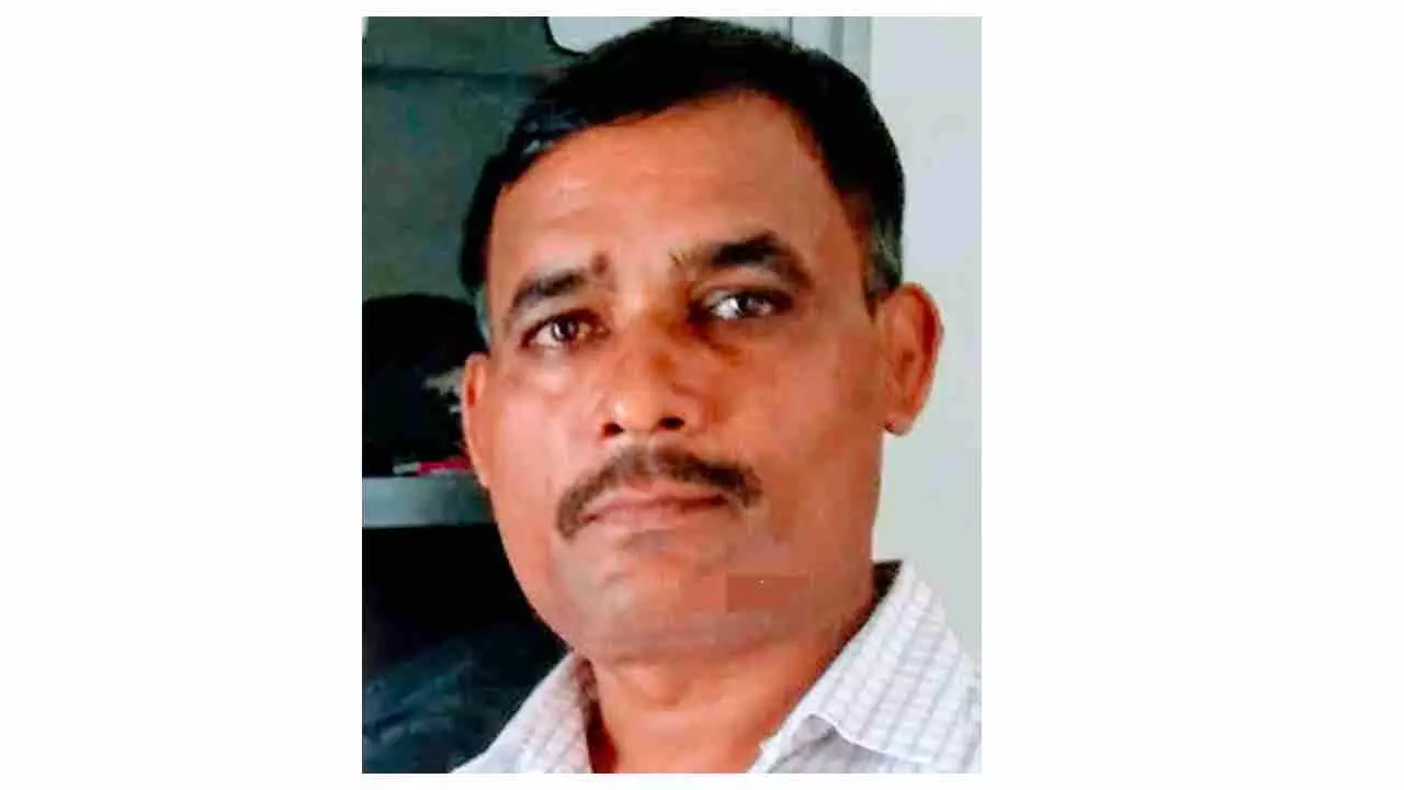Azamgarh News :80 किलो गांजा के साथ प्रभारी प्रधानाध्यापक गिरफ्तार, विभाग में मचा हड़कम्प