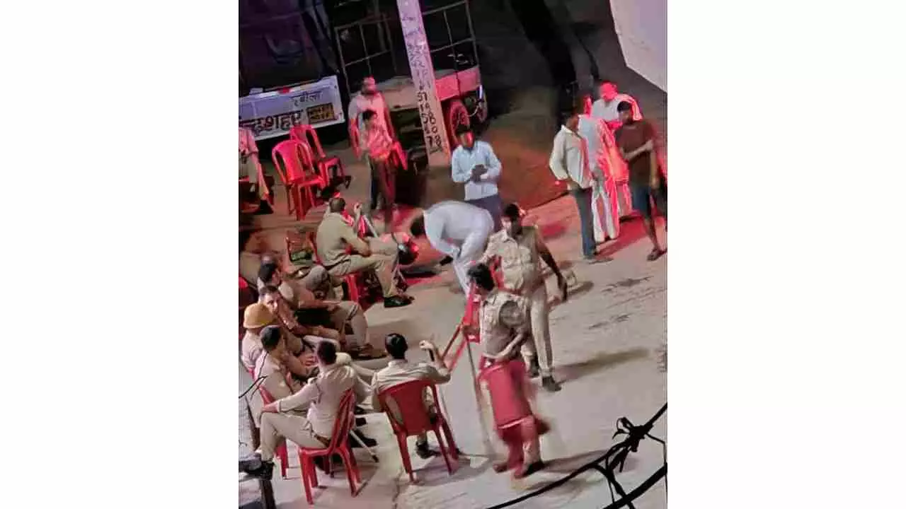 Bulandahahr News: सराय छबीला में तार ठीक करने के दौरान हुई बिजली गुल, पथराव, 5 घायल, 15 पर FIR