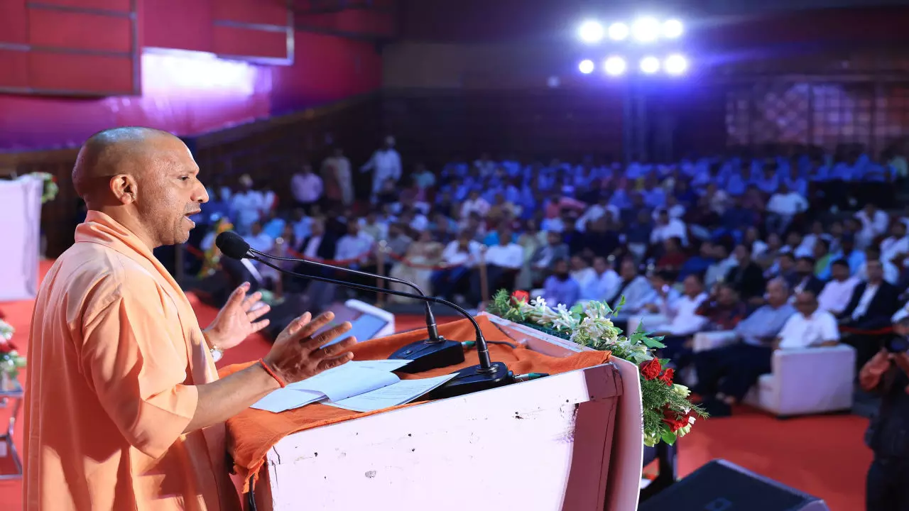 Lucknow News: विश्व युवा कौशल दिवस पर बोले योगी- स्किल्ड युवा ही आत्मनिर्भर भारत की असली ताकत