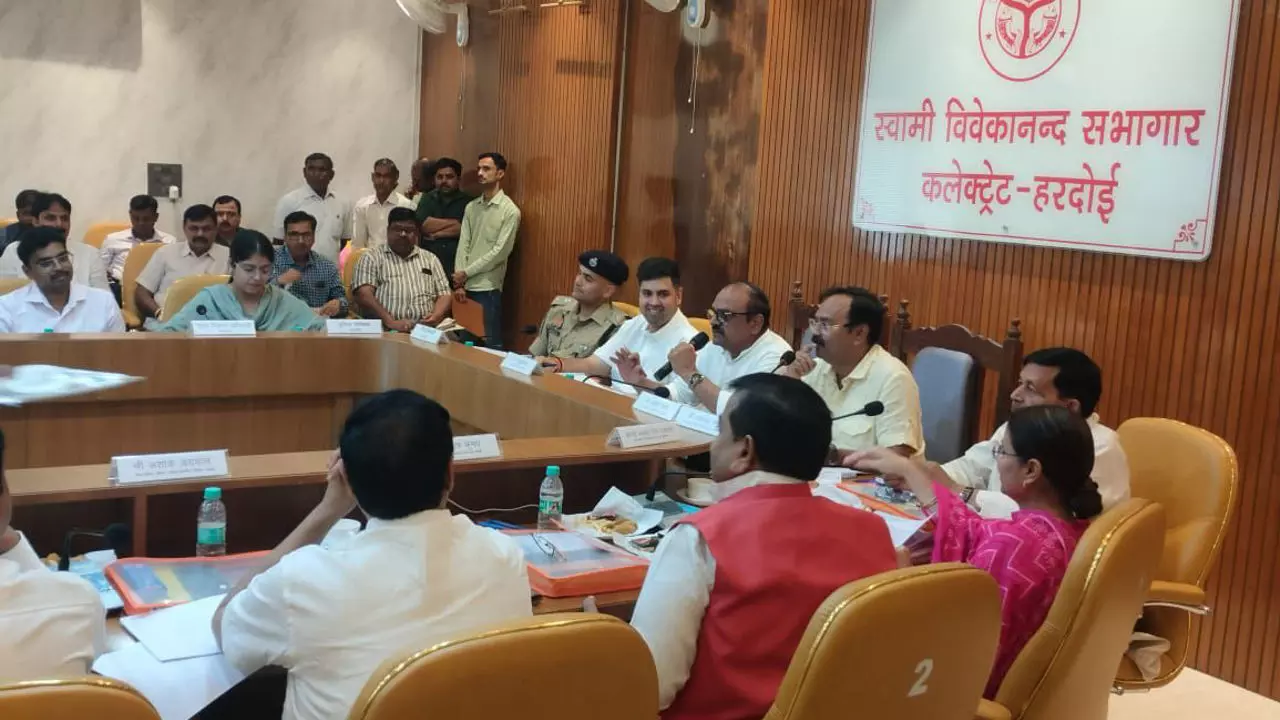Hardoi News: सांसद हरदोई व मिश्रिख की अध्यक्षता में दिशा बैठक, नहर में अवैध खनन पर रोक के निर्देश