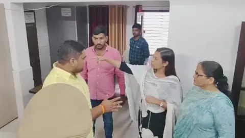 Raebareli News: रायबरेली के राही ब्लाक में टेंडर प्रक्रिया पर बवाल, पुलिस की मौजूदगी में हुआ हंगामा