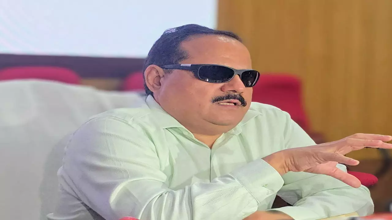 Lucknow News: मतदाता सूची त्रुटिरहित बनाने के लिए जिला निर्वाचन अधिकारियों को मिली ट्रेनिंग ! पहली बार हो रहा भौतिक प्रशिक्षण, कौन से बिंदु हैं प्रमुख..