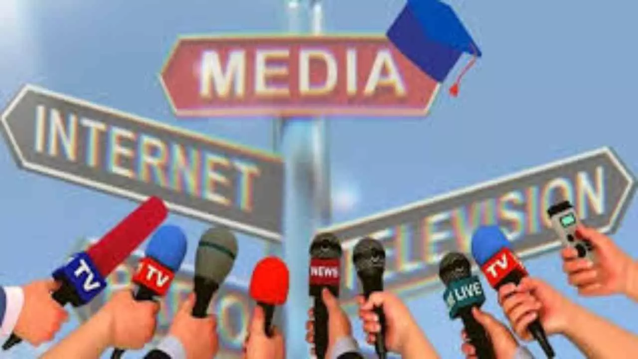 Monotony of Media and Crisis of Democracy
