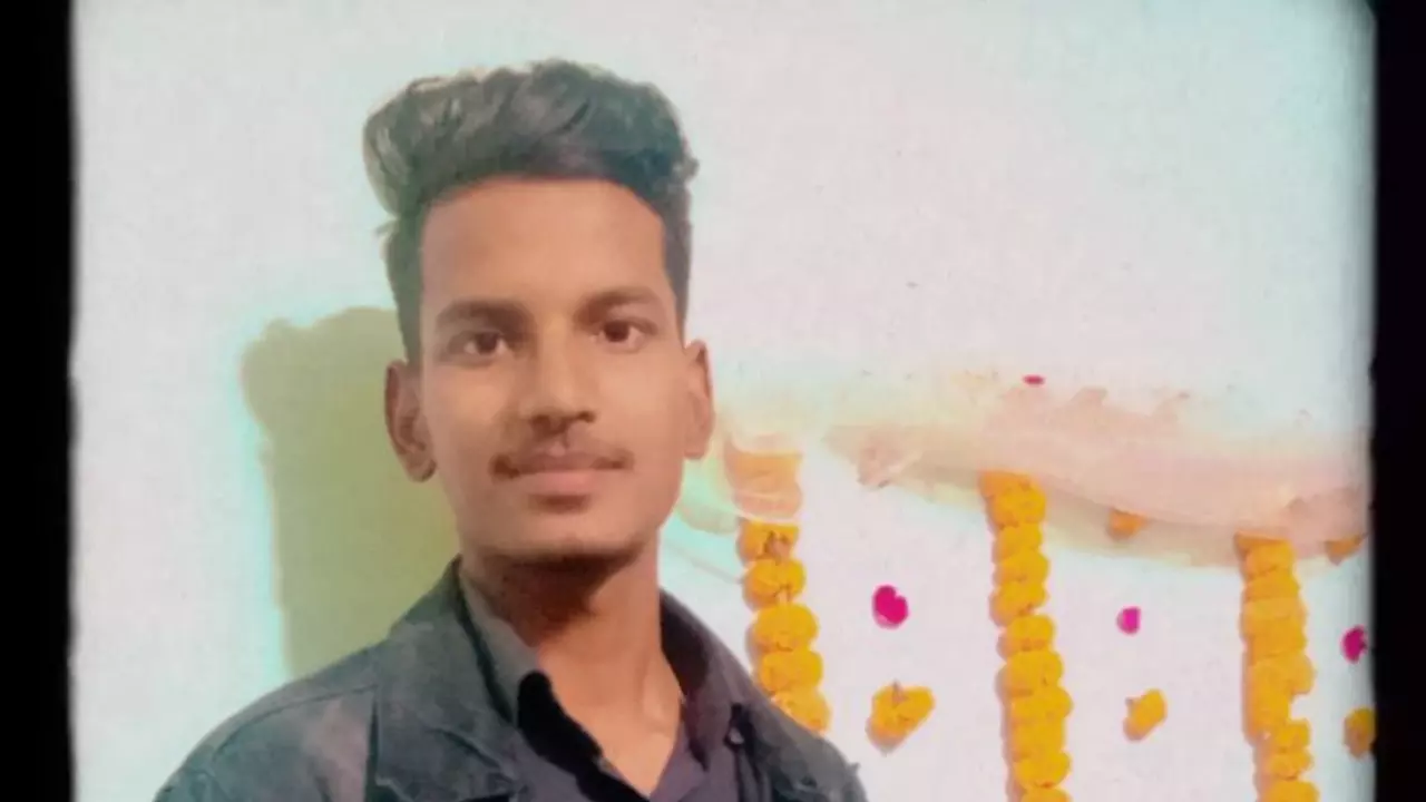 Barabanki News:  बाराबंकी में बीटेक छात्र ने की खुदकुशी, आत्महत्या से पहले बनाया भावुक वीडियो, लड़की और उसके परिवार पर लगाए  आरोप