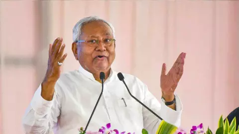 16 हजार करोड़ का कर्ज लेकर वोट खरीदेगा बिहार? नीतीश की चुनावी चाल पर मचा बवाल