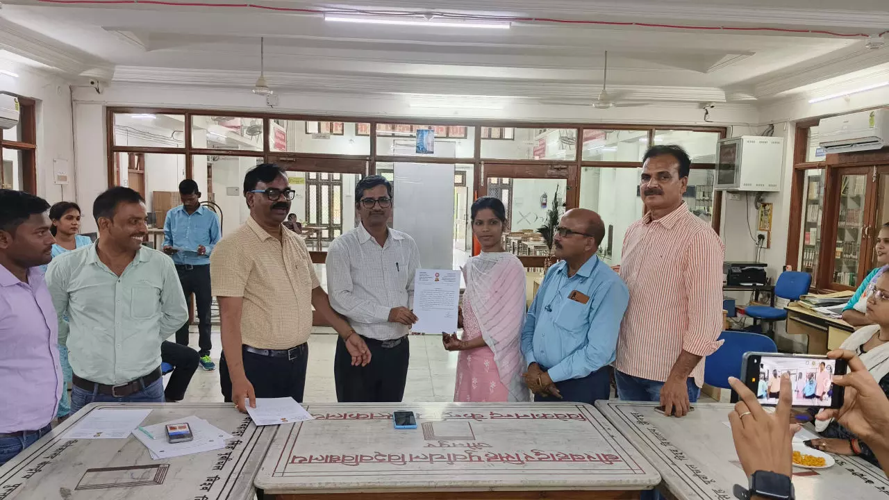 Jaunpur News: विवेकानंद पुस्तकालय में 21 प्रशिक्षुओं ने किया कार्यभार ग्रहण, प्रशिक्षण पूरा करने वाले को दी गई समारोह में विदाई