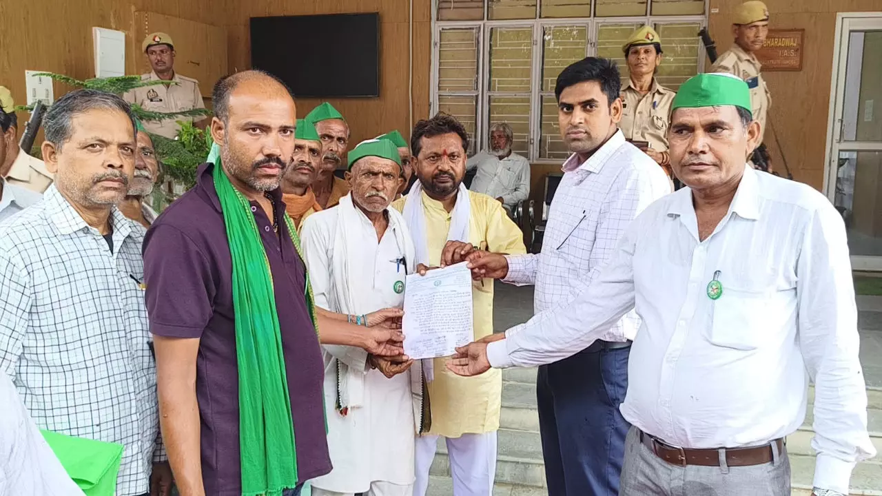 Mahoba News: भारतीय किसान यूनियन ने किसानों की समस्याओं को लेकर मासिक पंचायत का आयोजन किया