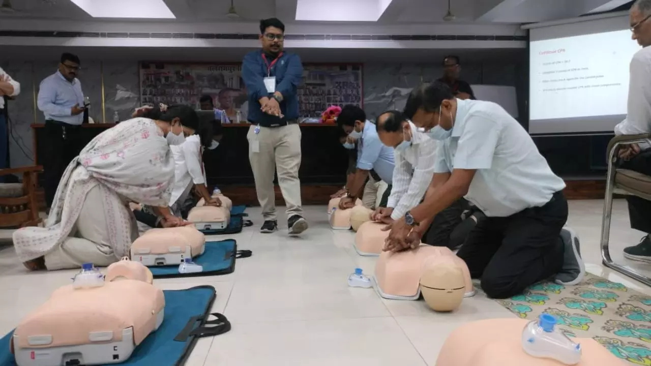 Four Days Training Has Been Started For Doctors To Treat Patients In Emergency