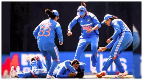 IND vs ENG ODI Match: भारतीय महिला टीम ने इंग्लैंड में रचा इतिहास, पहले वनडे में दर्ज की शानदार जीत IND vs ENG ODI Match: भारतीय महिला टीम ने इंग्लैंड में रचा इतिहास, पहले वनडे में दर्ज की शानदार जीत