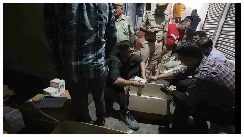 Lucknow News: लखनऊ के अमीनाबाद में दवाओं की आड़ में नशे का कारोबार! नारकोटिक्स की छापेमारी में 20 लाख गोलियां व 5700 सिरप जब्त