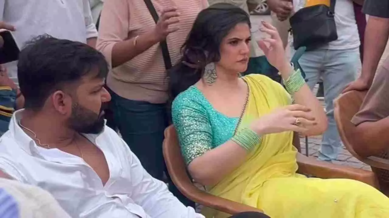 Pawan Singh Zareen Khan Video Viral