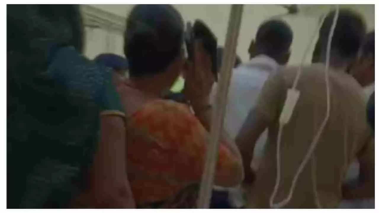 Raebareli News: रायबरेली जिला अस्पताल में सुरक्षा कर्मियों की अभद्रता का मामला आया सामने