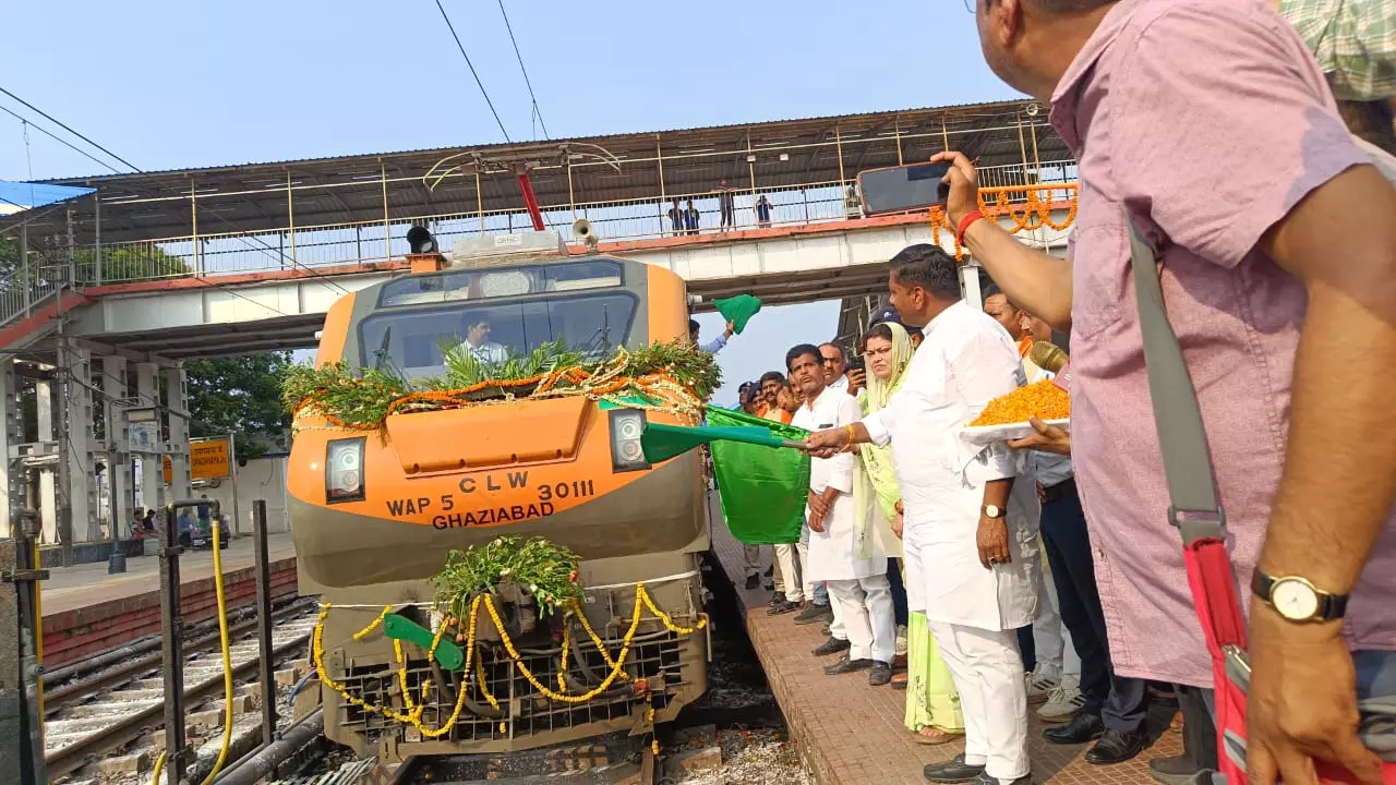 Grand reception at DDU junction of Amrit Bharat Express