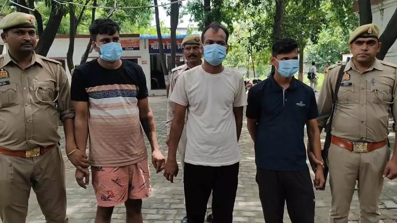 Fake ID gang busted, three arrested