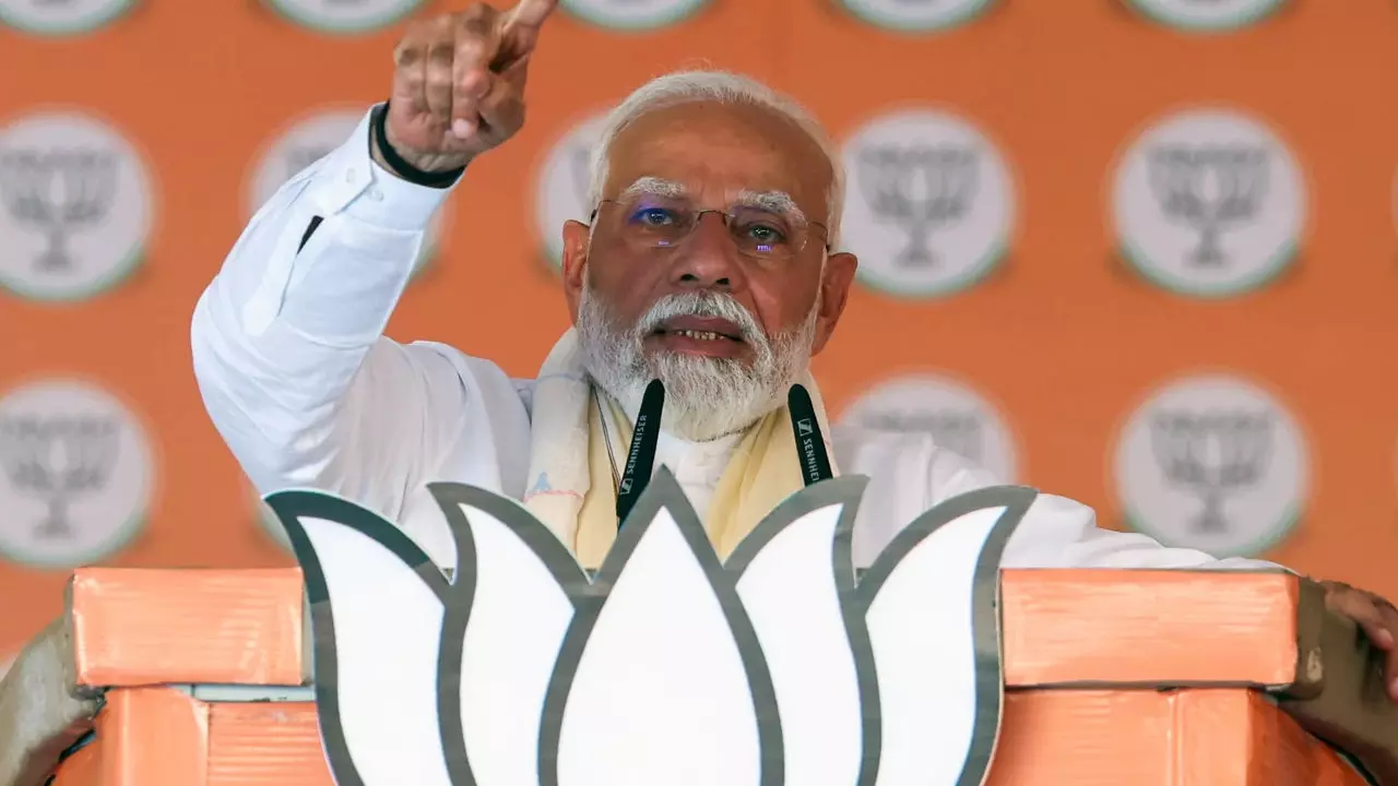 PM Modi : बंगाल को निर्ममता से मुक्ति दिलानी होगी: पीएम मोदी ने TMC सरकार पर साधा निशाना, बताया विकास में बाधा