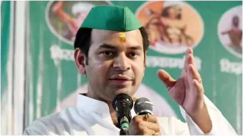 तेज प्रताप का हो जायेगा मर्डर! लालू के लाल बोले- जयचंद मेरी हत्या करवाना चाहता है तेज प्रताप का हो जायेगा मर्डर! लालू के लाल बोले- जयचंद मेरी हत्या करवाना चाहता है