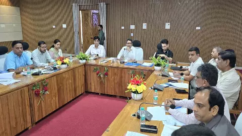 Strict action against children coming to school without driving license, DM also slammed NHAI officials Strict action against children coming to school without driving license, DM also slammed NHAI officials
