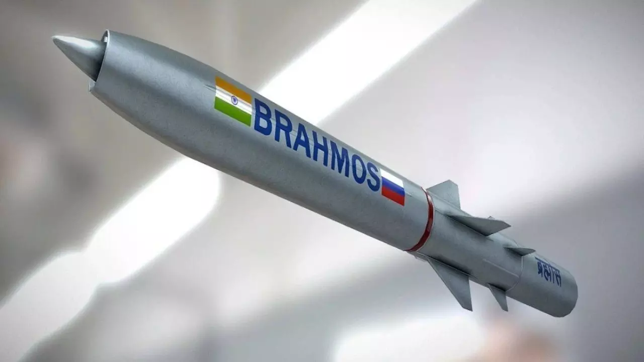 BrahMos खरीदेगा चीन-अमेरिका का ये कट्टर दुश्मन, जल्द भारत से तक सकता है बड़ी डील