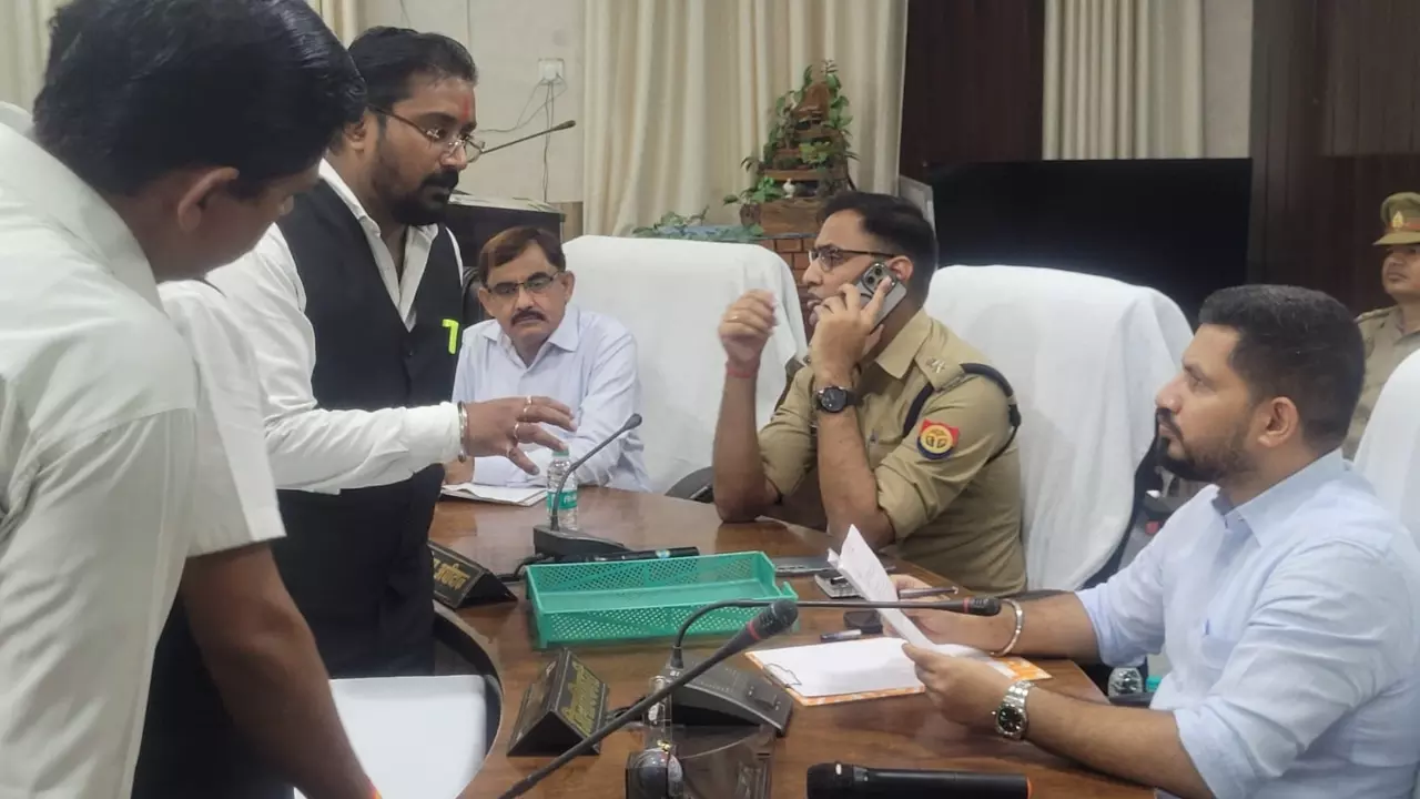 Barabanki News: नवाबगंज में तहसील समाधान दिवस, डीएम-एसपी ने सुनीं जनसमस्याएं, दिए निस्तारण के निर्देश
