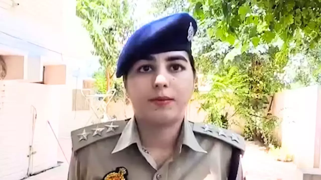 Kaun hai CO Rishika Singh: कौन हैं CO ऋषिका सिंह, जिन्होंने कांवड़ यात्रा के दौरान महिला के पैर दबाकर की मदद