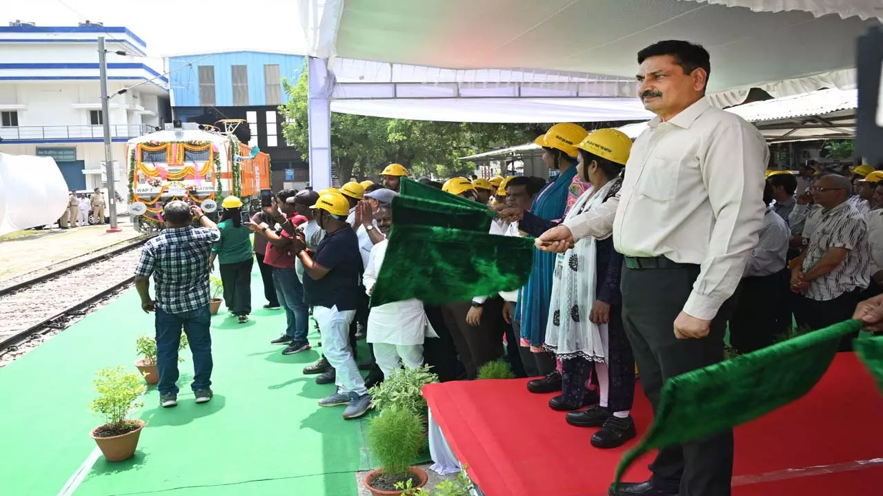 History: 2500th Electric Rail Engine Launched by General Manager Naresh Pal Singh, Strong Step Towards Atmanirbhar India