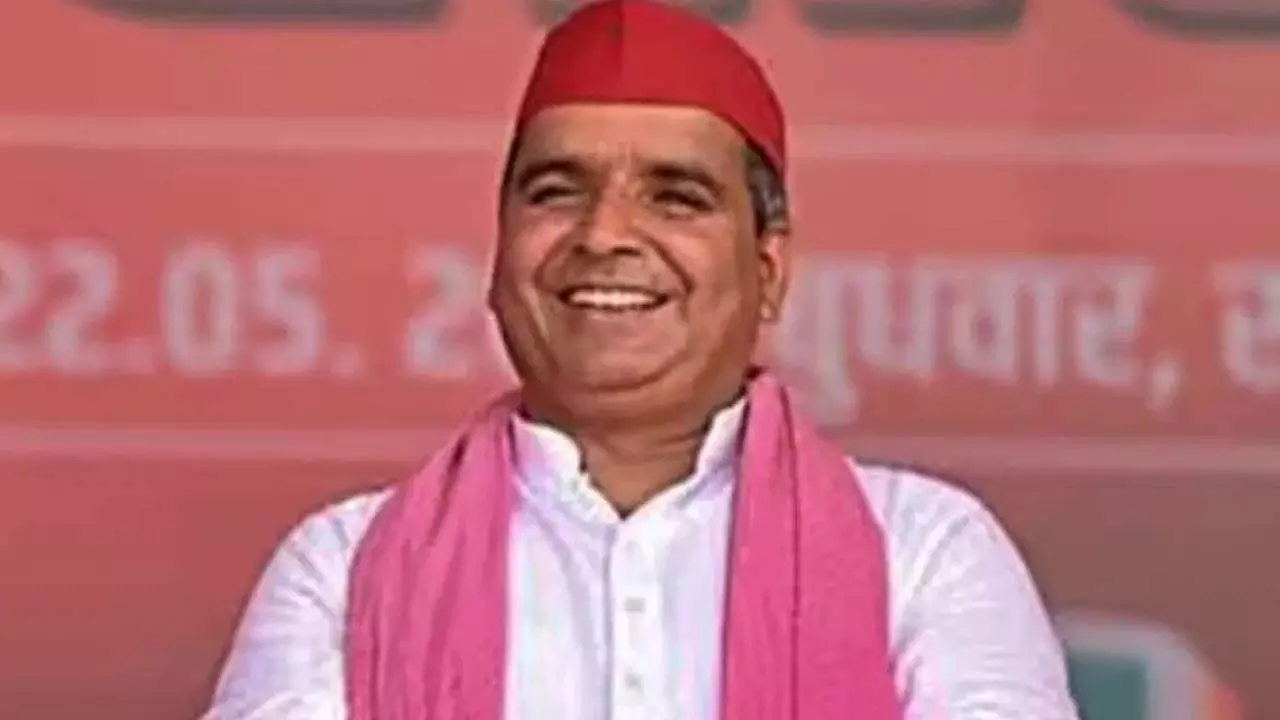 Azamgarh Education Department surrounds inspection: MP Dharmendra Yadav demands information on seven points, teachers found absent in BSA inspection