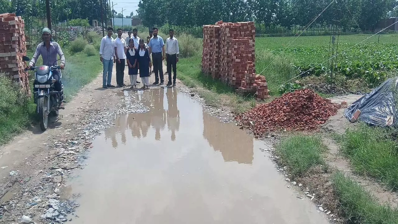 Nathpura-Balupura road leaves villagers and school children heavily troubled, advocates demand lifting repairs