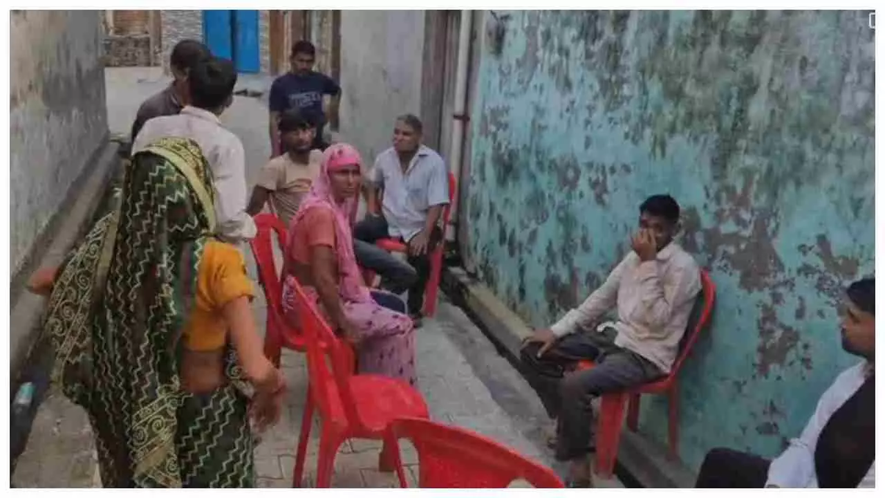 Moradabad News:   प्रेमी की आत्महत्या के बाद प्रेमिका ने फंदे पर लटककर दी जान