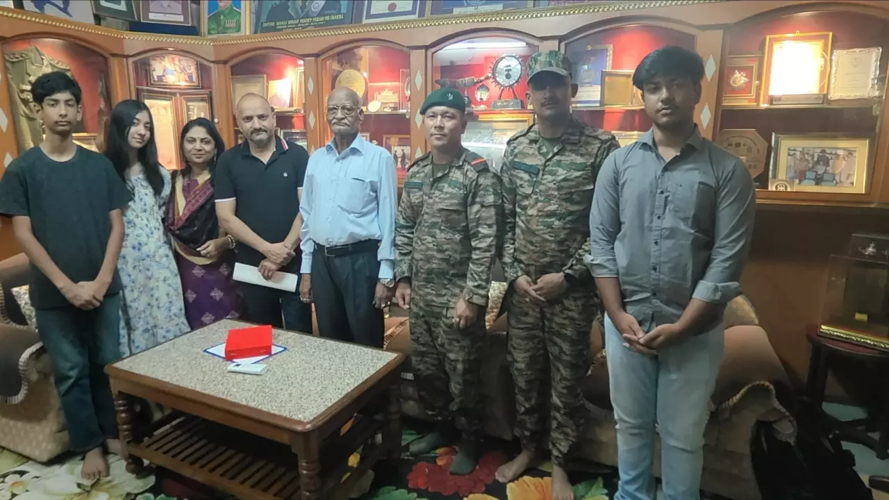 Lucknow News: ऐ मेरे वतन के लोगों जरा आँख..विजय दिवस से पहले भारतीय सेना का भावुक अभियान, कारगिल के नायकों को किया नमन