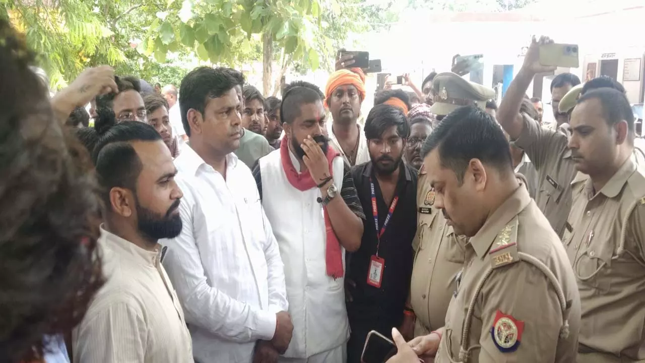 Bajrang Dals demonstration at police station, big movement ultimatum