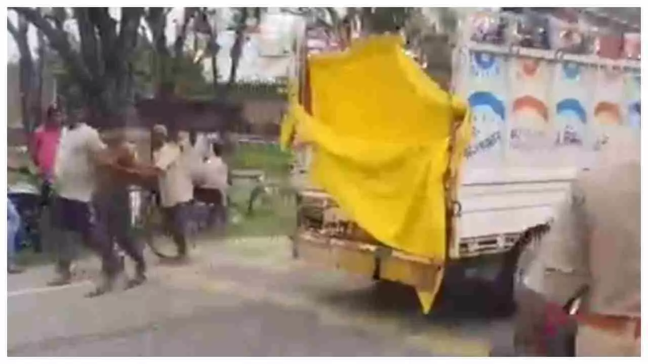Balrampur News: रफ्तार का कहर - कार की ई-रिक्शा को टक्कर से दो की मौत, पांच घायल