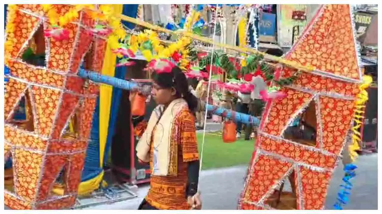 Auriya News बेटियों ने शुरू की नई धार्मिक परंपरा, पहली गर्ल्स डाक कांवड़ यात्रा से बढ़ाया जिले का गौरव