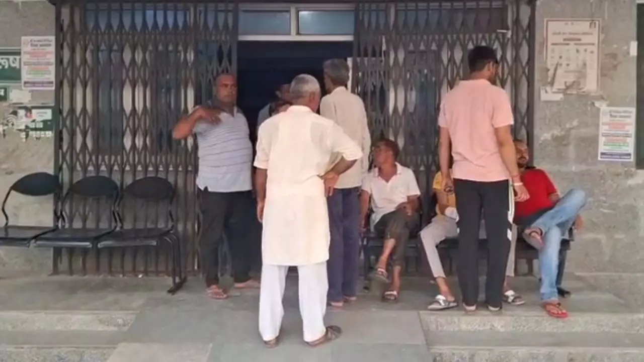 More than half a dozen injured in bloody struggle during postal march, firecrackers charged