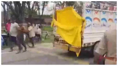 Balrampur News: रफ्तार का कहर - कार की ई-रिक्शा को टक्कर से दो की मौत, पांच घायल Balrampur News: रफ्तार का कहर - कार की ई-रिक्शा को टक्कर से दो की मौत, पांच घायल