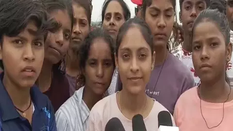Kasganj News: सावन के दूसरे सोमवार पर गंगा घाट लहरा पर उमड़े कांवरिये, महिला कांवरियों की भी बड़ी संख्या