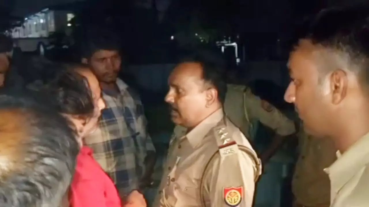 Kanpur News: बिजली मांगना पड़ा भारी, इंस्पेक्टर बोले- नाम जान लो... रोज भागोगे!,300 ग्रामीणों पर मुकदमा
