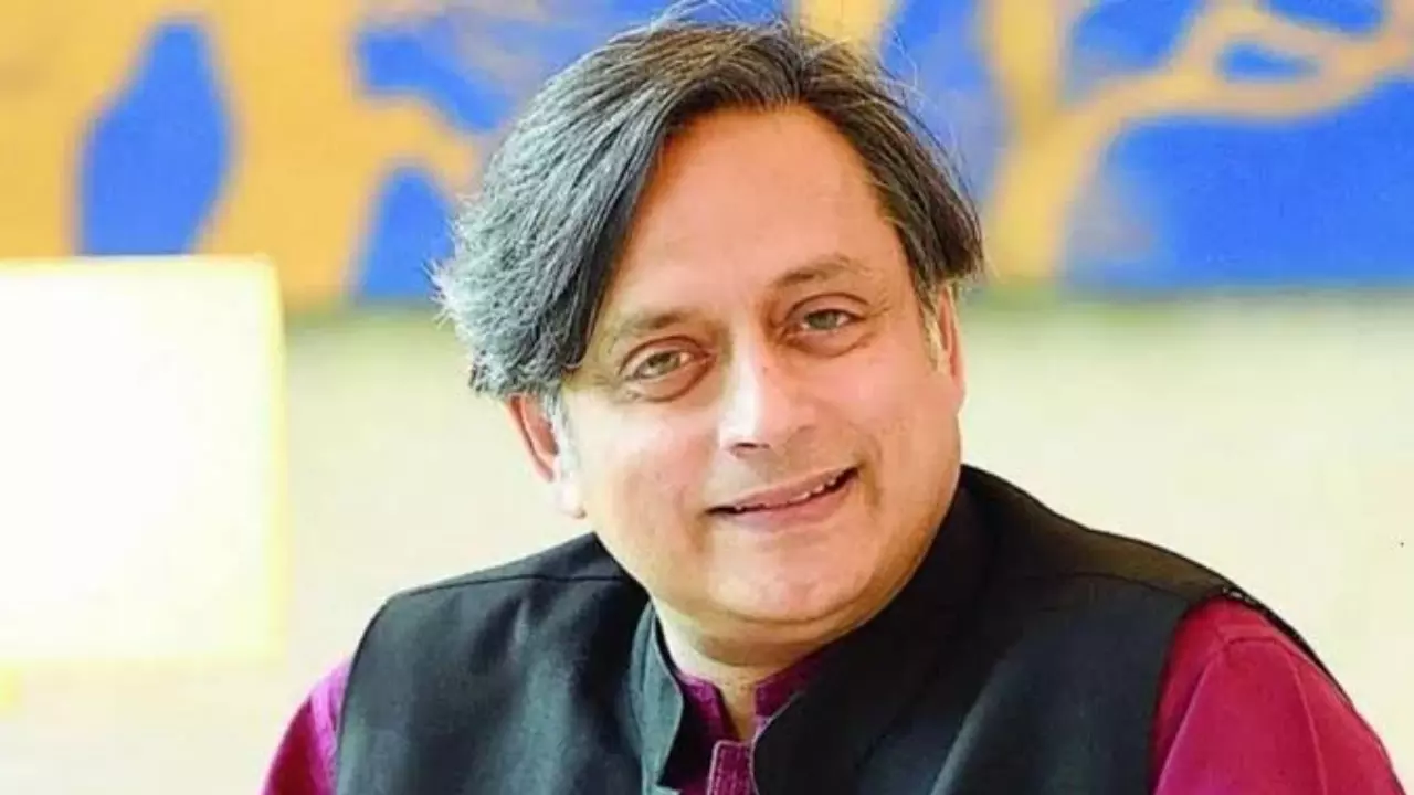 Shashi Tharoor: कांग्रेसी हो कर कांग्रेस के न रहे थरूर: पार्टी में घमासान, आरपार की नौबत