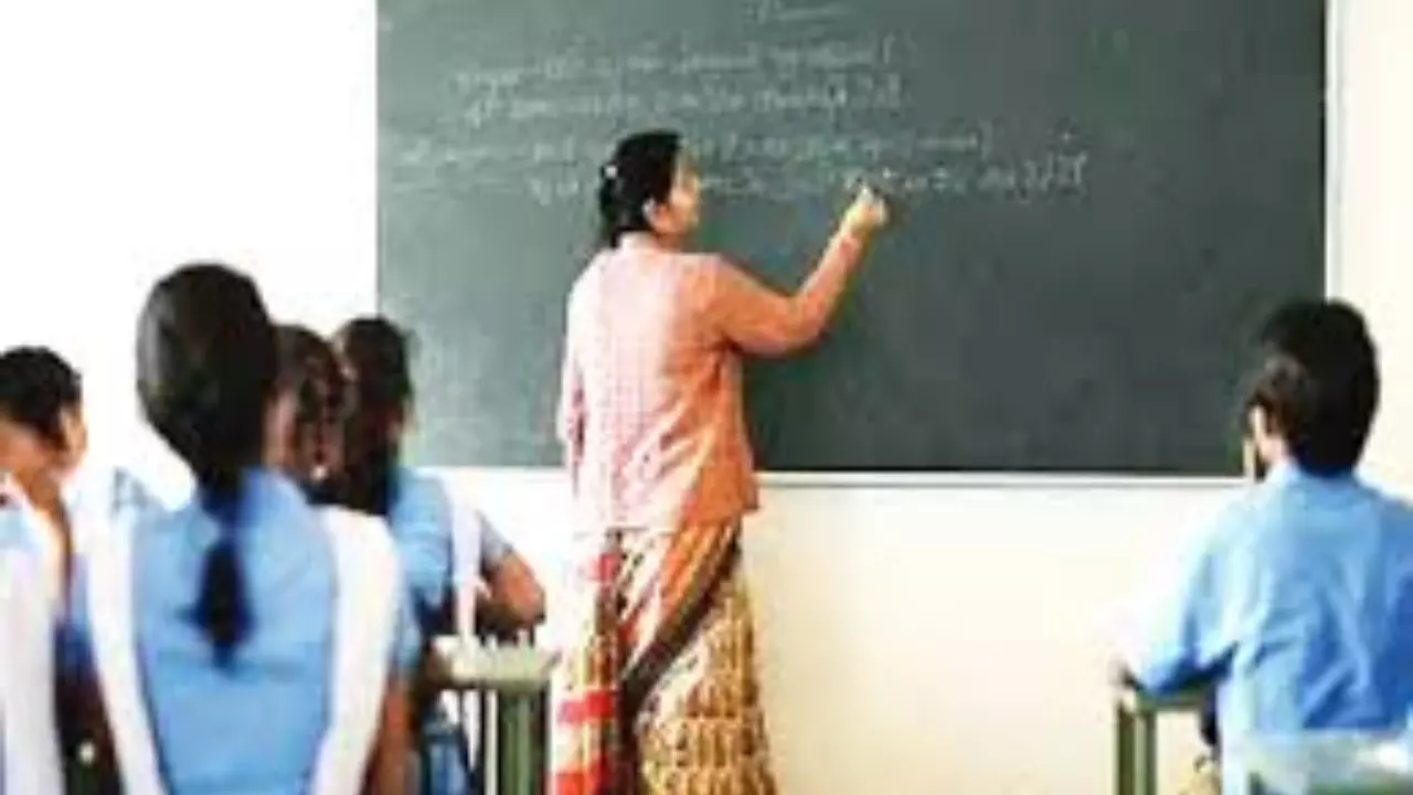 UP News: UP के शिक्षकों को मिलेगा समायोजन का एक और मौका ! बेसिक शिक्षा विभाग ने शुरू की तैयारी, जल्द होगी प्रकिया की शुरुआत