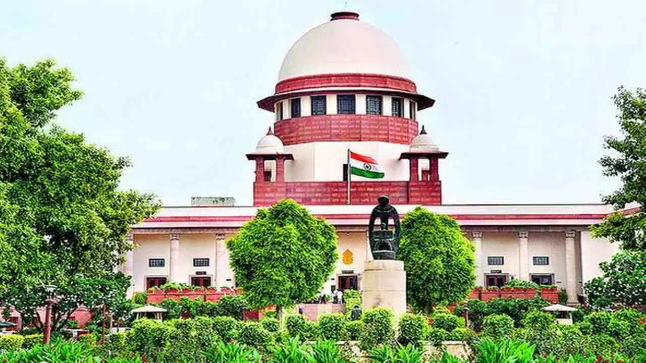 न्यायपालिका ने राज्यपालों  को घेरा, विधेयकों को लटकाने पर सुप्रीम कोर्ट ने लगाई फटकार