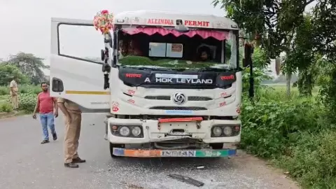 Kannauj News: बच्चों को ले जा रही स्कूली वैन को डम्पर ने मारी टक्कर, 13 बच्चे घायल