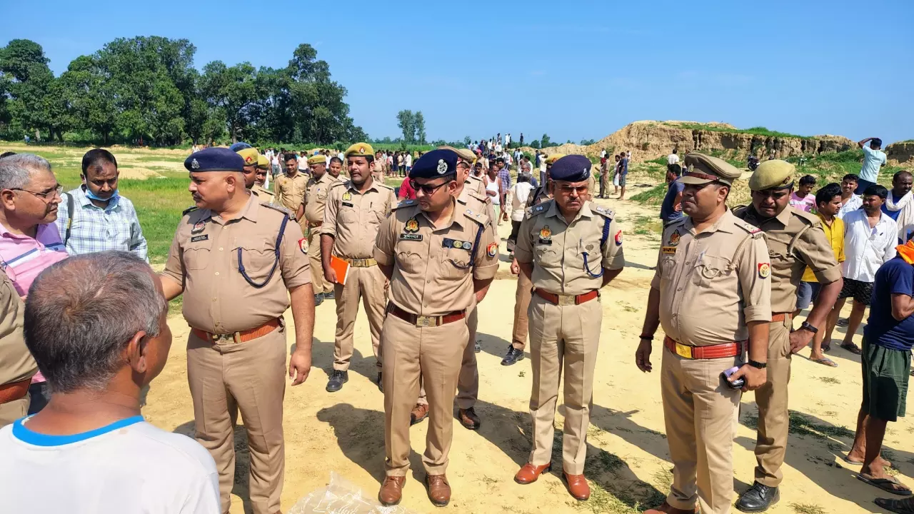 Basti News: बस्ती जिले में संदिग्ध परिस्थितियों में तीन मासूम बच्चों की मौत, परिजनों ने जताई हत्या की आशंका
