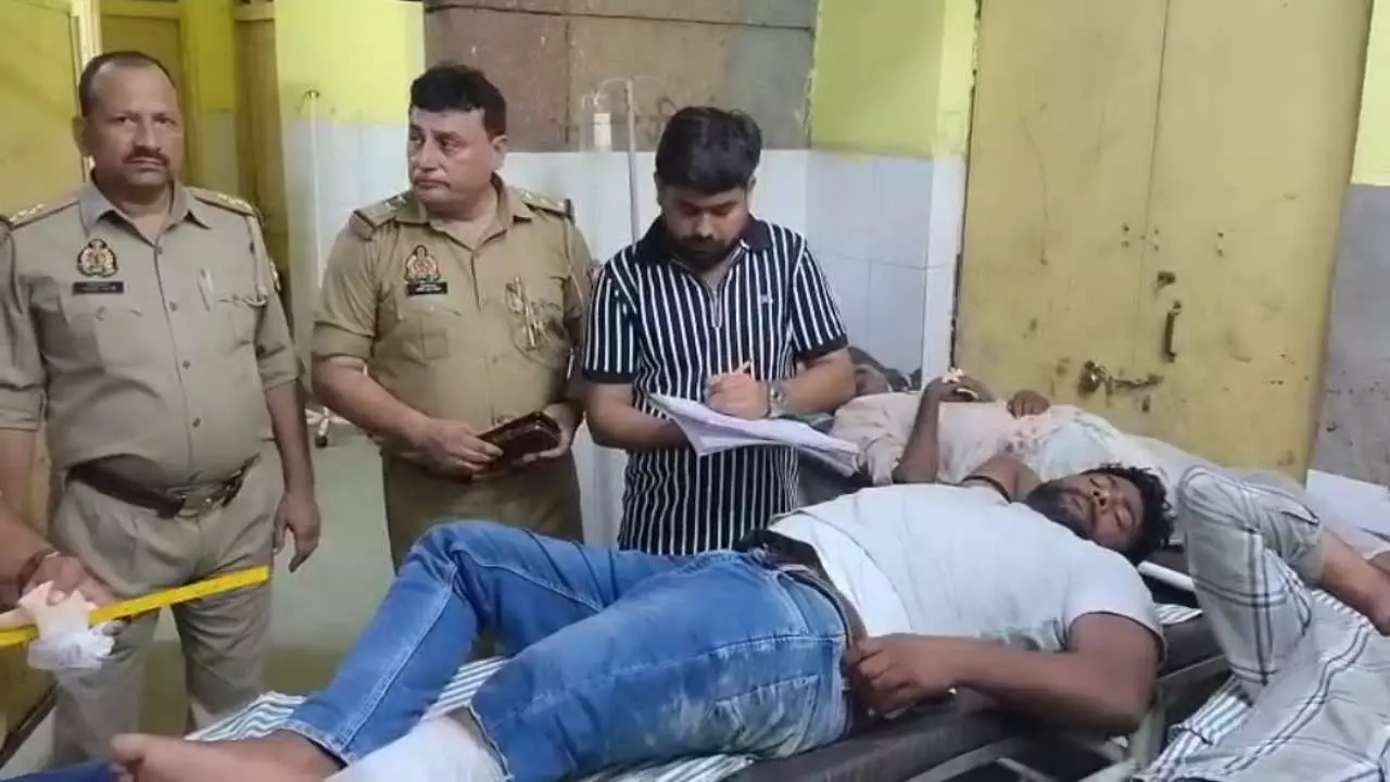 Pratapgarh News: प्रतापगढ़ में बकरी चोर गिरोह से देर रात मुठभेड़, दो बदमाश घायल, अस्पताल में भर्ती