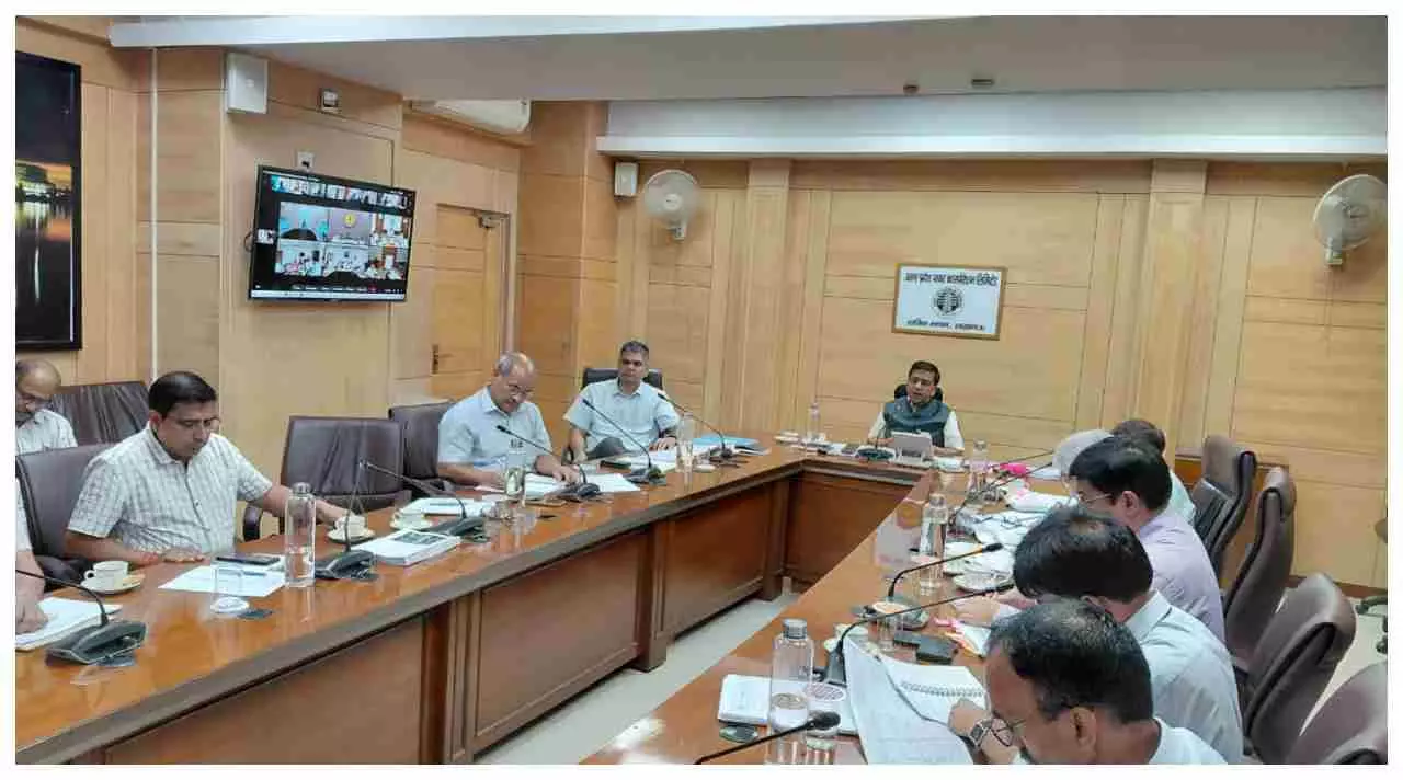 UP News: यूपीपीसीएल अध्यक्ष ने प्रदेश में विद्युत व्यवस्था में सुधार को दिए निर्देश, लापरवाह कर्मचारियों पर कार्रवाई करने को कहा
