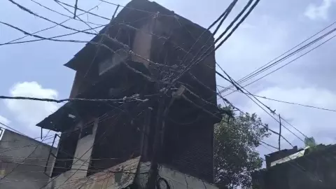 Bahraich News: चौक बाजार की दुकान में लगी आग, 20 लाख से अधिक का हुआ नुकसान